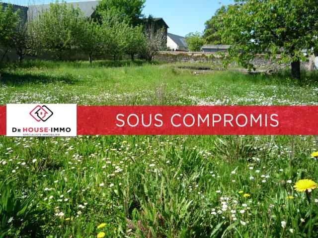 IDEAL INVESTISSEUR, En plein centre de Savigné sur Lathan, maison de 87 m2 de plein pied sur un terrain de plus de 1 000 m2