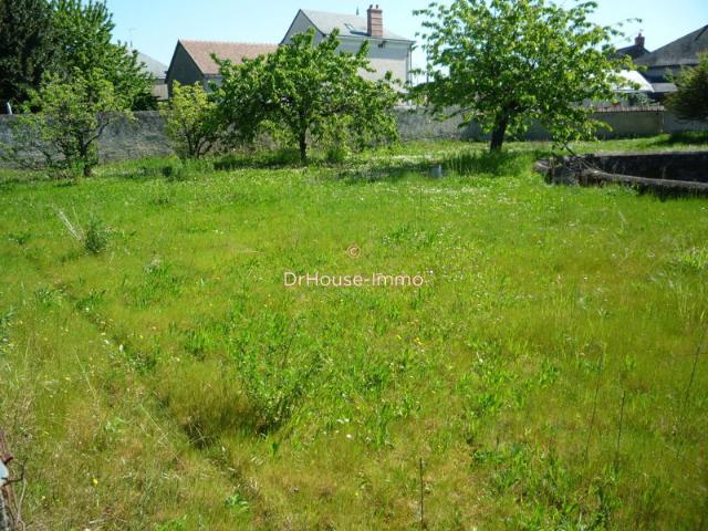 IDEAL INVESTISSEUR, En plein centre de Savigné sur Lathan, maison de 87 m2 de plein pied sur un terrain de plus de 1 000 m2