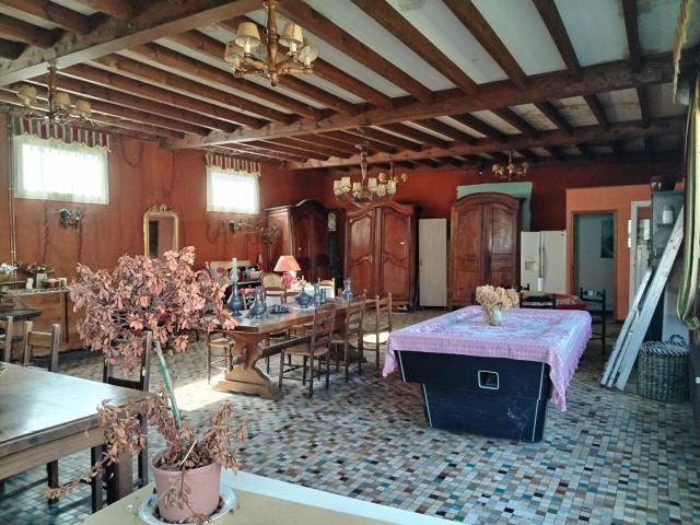 Idéal investisseurs Ensemble immobilier au bourg de Menesple. 534m² Ménesplet