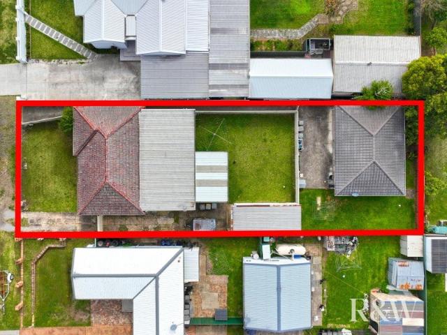 Ideal Investment! 3 Bed House + Approved 2 Bed Granny Flat