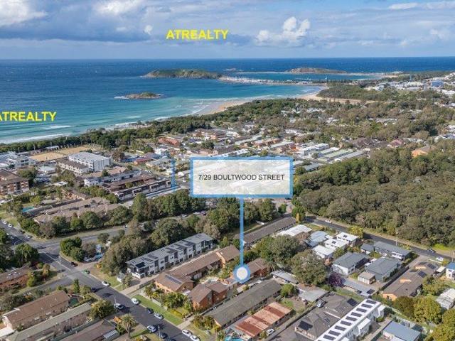 Ideal Location! 2 Bedroom Unit, walking distance to beach, Club, Pub and shops