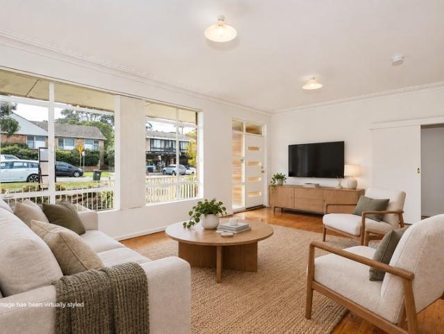 IDEAL LOCATION 3 Bedroom Family Home + Study