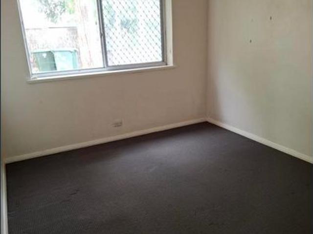 Ideal location very close to the city. Downstairs 2 Bedroom unit