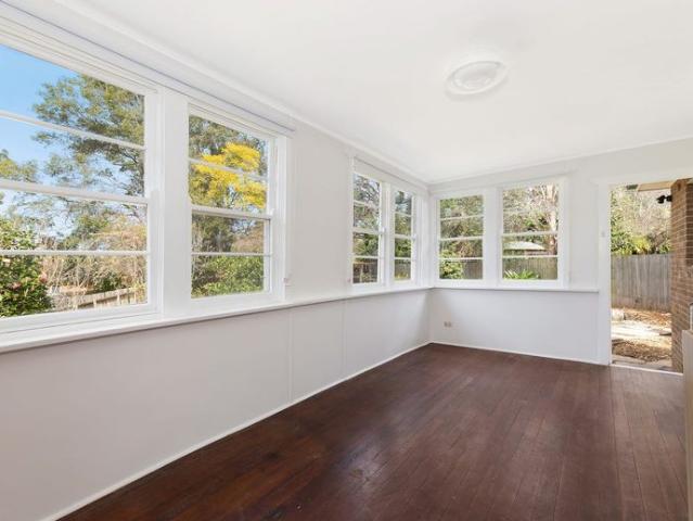 Ideal Location, Brand New Kitchen & Freshly Painted