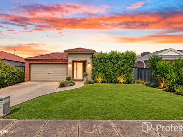 IDEAL LOCATION CONVENIENT FAMILY LIVING IN POINT COOK