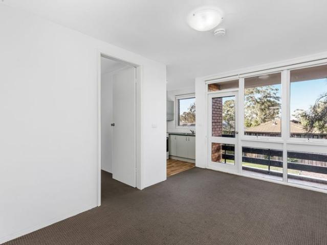 IDEAL LOCATION CLOSE TO ALL AMENITIES!