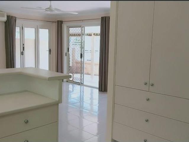 Ideal Location close to Burleigh Beach & Bond Uni