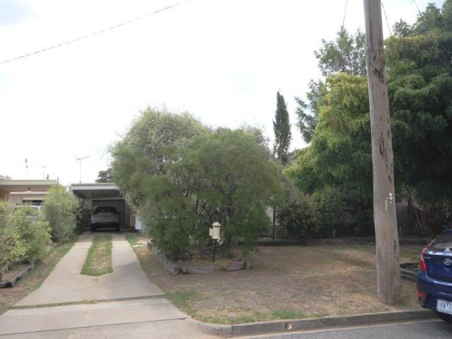 Ideal Location! Close to Schools & Walking Tracks!