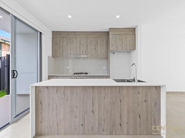 Ideal Location & Modern Townhouse!