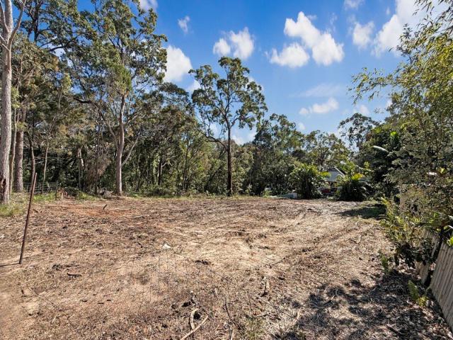 IDEAL LOCATION ON MACLEAY ISLAND