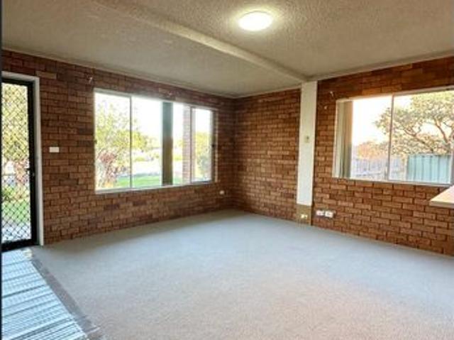 Ideal Location Renovated 2 bedroom Unit