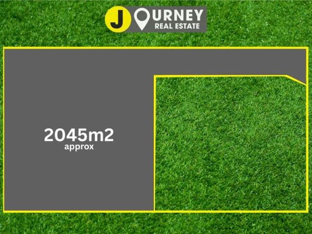 Ideal Opportunity on the Main Road to Develop or Live!