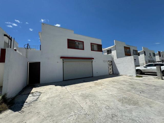 ¡Ideal para Negocio y Vivienda! Casa Tienda en Renta sobre Avenida en García