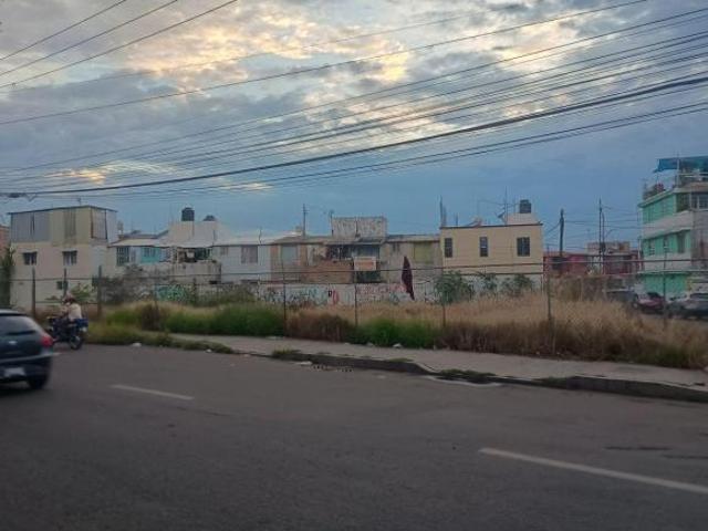 Ideal para comercio con 50 m de frente en avenida principal