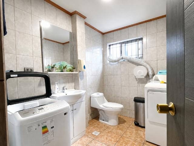 CASA CON GRAN TERRENO Y EXCELENTE UBICACIÓN EN LAS SALINAS