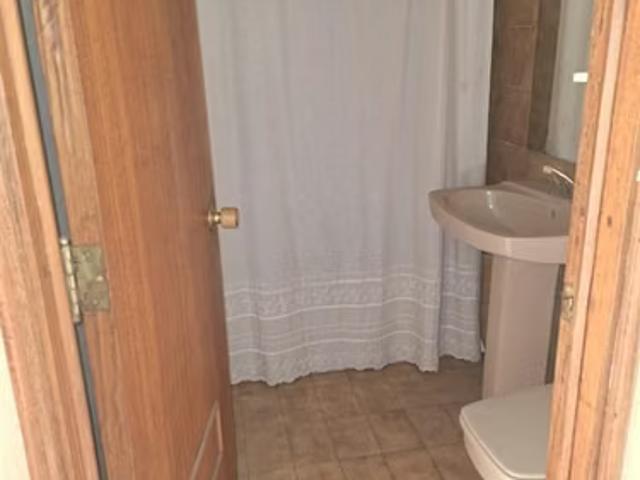 Ideal para remodelar 3 dorm. 2 baños servicios y escritorio. 3 dormitorios por 9500.00 en Providencia