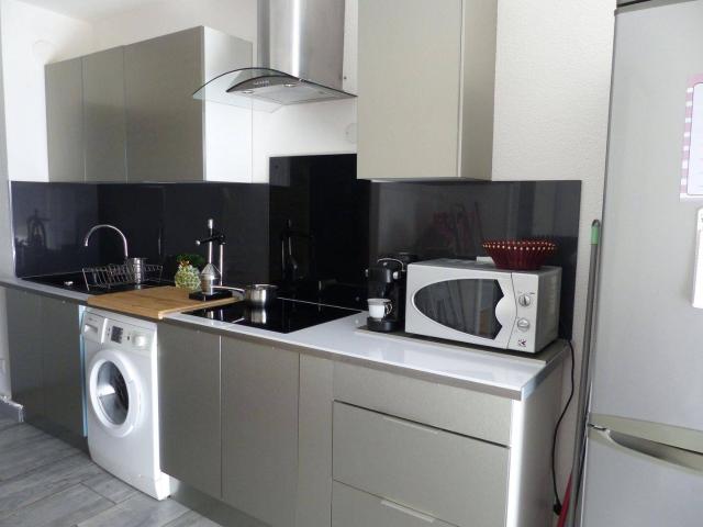 Idéal personne seule studio 25m2 meublé et rénové,lumineux,balcon, clim