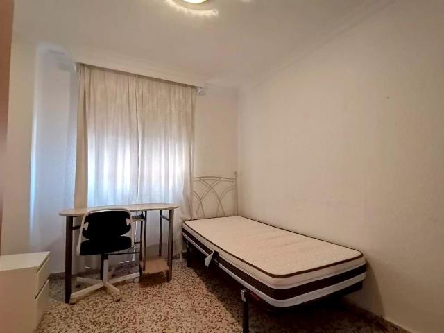 IDEAL PISO DE 4 DORMITORIOS CON BUENA UBICACIÓN, ¡VENGA A VERLO!