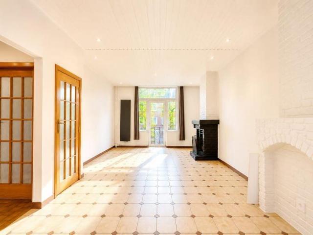 Idéal pour coloc ! 5 grandes chambres 3 sdb + garage