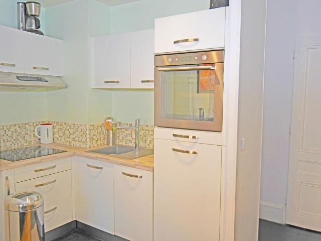 ideal place to stay, Lyon Amsterdam Apartments for Rent