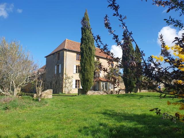 Idéal projet de famille, thérapeutique, bien être et/ou tour. 395m² Marcigny