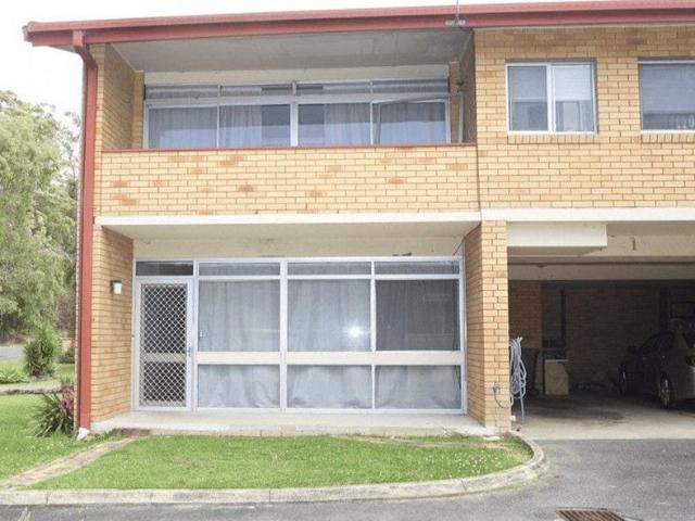 2 bedroom Villa in Coffs in Central Coffs Harbour with undercover parking and Private Courtyard with separate laundry room