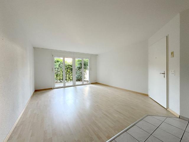 Ideal single apartment with garden seating area!