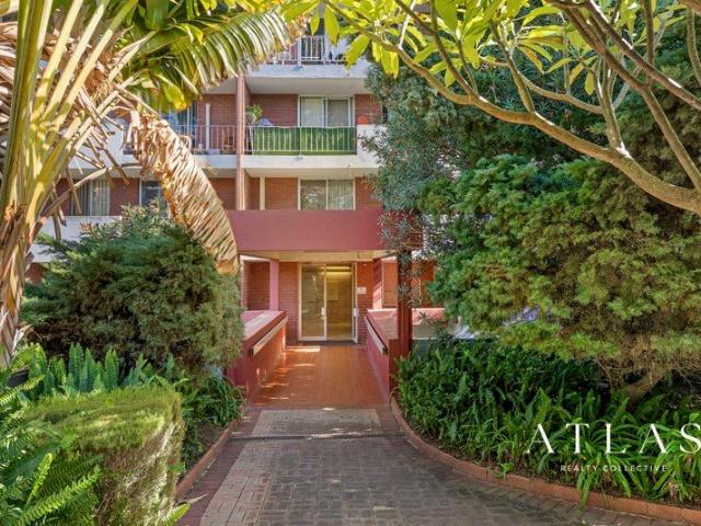 Ideal Starter, Ready to Move In, with Hawthorne Park on Your Doorstep