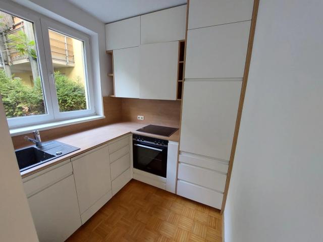 Ideale 2 Zimmer Wohnung im Zentrum vom Linz mit Loggia, sehr schöner Küche und optional mit einem Tiefgaragenplatz!