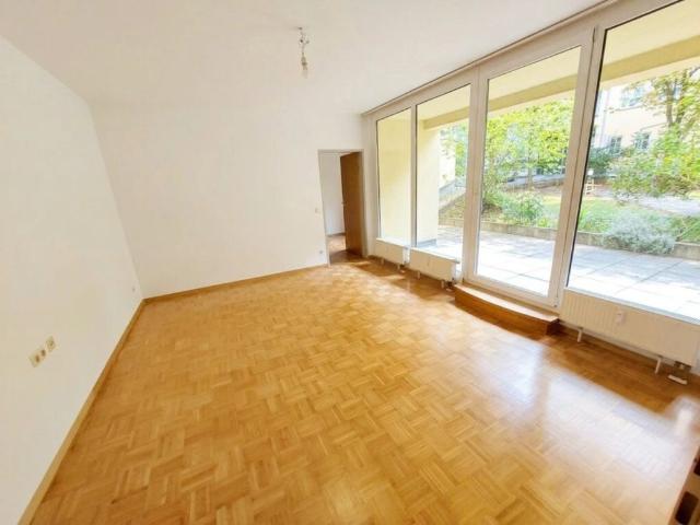 Ideale 2 Zimmer Wohnung im Zentrum vom Linz mit Loggia, sehr schöner Küche und optional mit einem Tiefgaragenplatz!