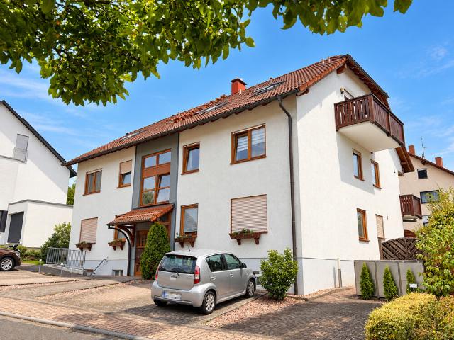 Ideale Kapitalanlage. Gepflegte 1 Zimmer ETW mit Balkon und Stellplatz!