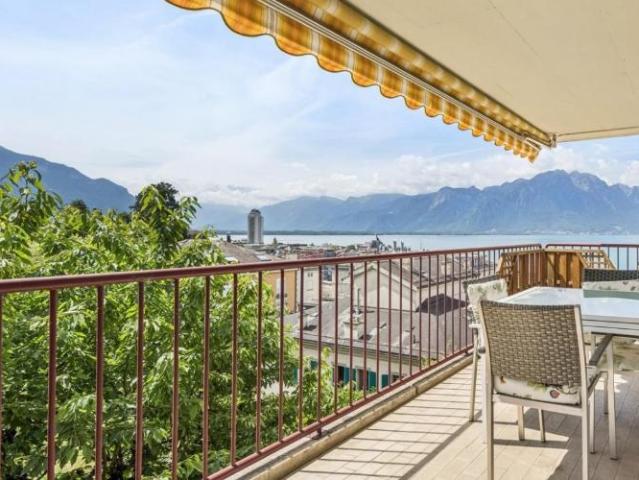 Ideale Lage für diese charmante 3,5 Zimmer Wohnung mit Seeblick