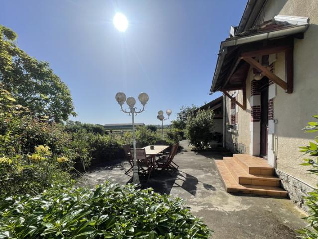Idéale maison de famille de caractère avec piscine