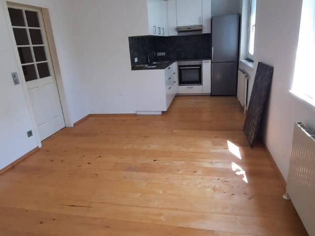 Ideale Single Wohnung inkl. Tiefgaragenstellplatz und Gartennutzung. Bitte keine Makler!