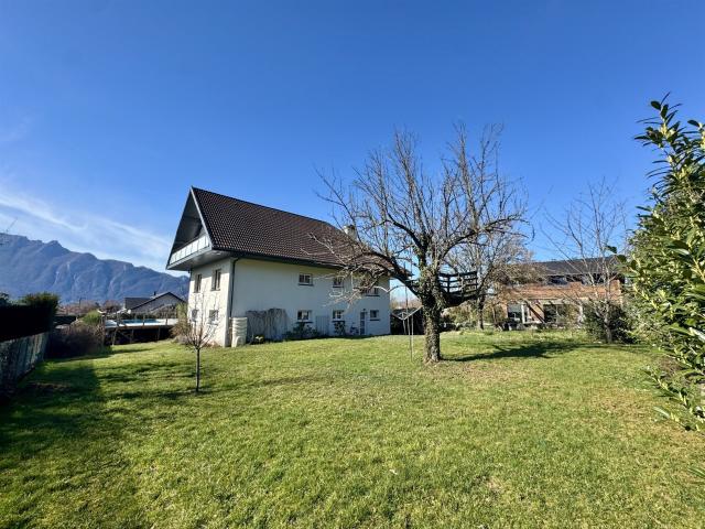 Idéalement situé au fond d’un cul de sac, cette maison de pr. 292m² Aix les Bains