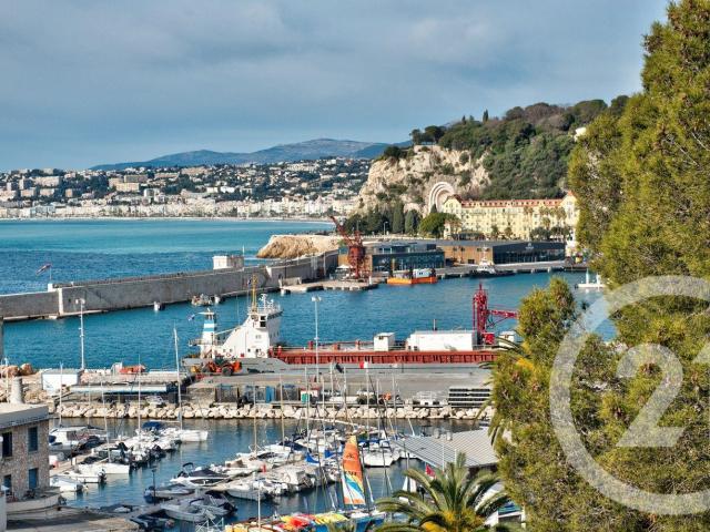 Idéalement situé sur le très recherché Boulevard Franck Pila. 136m² Nice