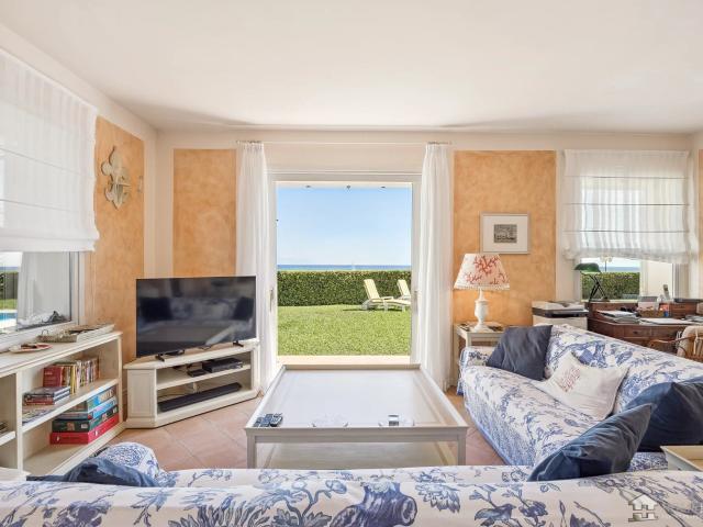 Idéalement situé sur le flanc est du Cap d'Antibes, à quelqu. 175m² Cap d'Antibes