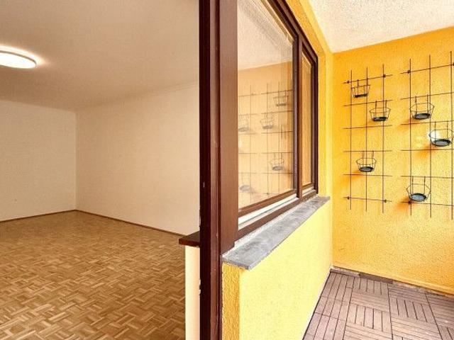 Idealer Grundriss! Helle 2 Zimmer Wohnung mit Südloggia im 2. Liftstock! Single oder Paarwohnung! Ausgezeichnete Infrastruktur! Ablösefrei!