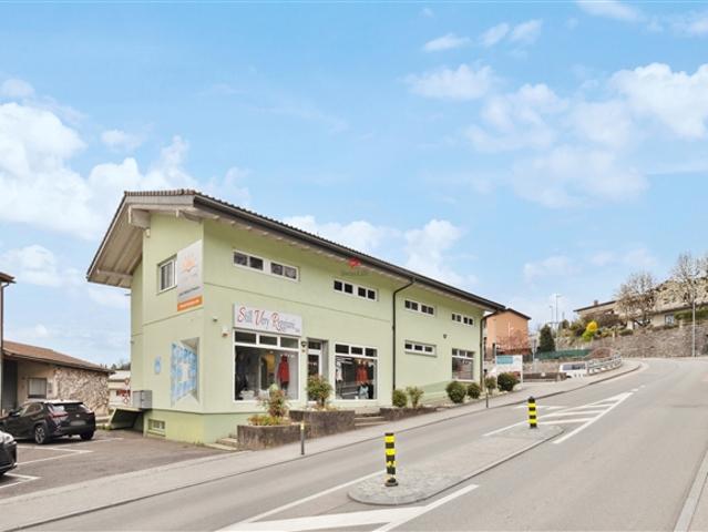Ideales Gebäude für Büros und Geschäfte