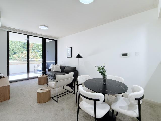 Ideally Furnished One Bedroom + Study Apartment in Wentworth Point !