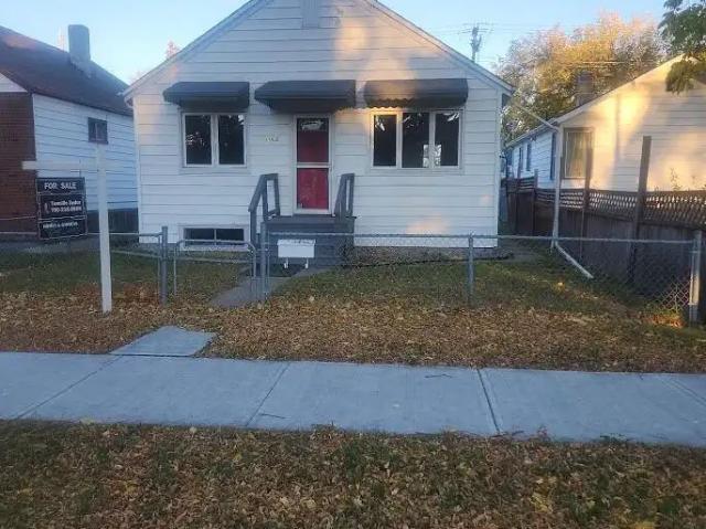 IDEALLY FOR A COUPLE OR SINGLE PERSON — 2 Bedrooms House