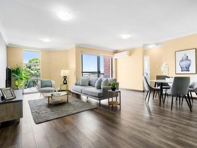 Ideally located 2 Bedroom Unit
