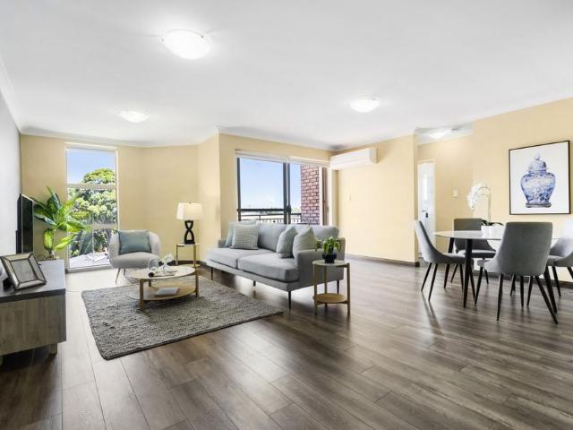 Ideally located 2 Bedroom Unit