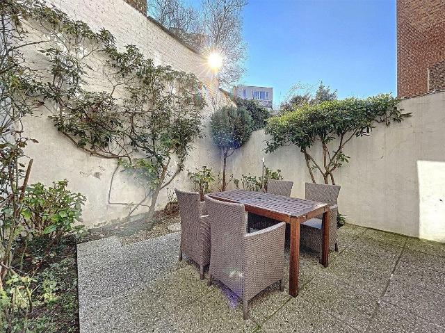Ideally located 4 bed. + terraces