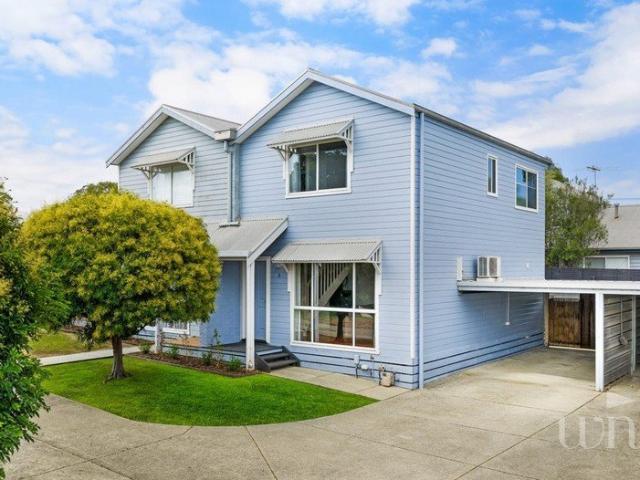 Ideally located Coastal Unit