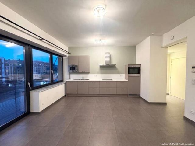 Ideally located close to the Woluwe shopping center