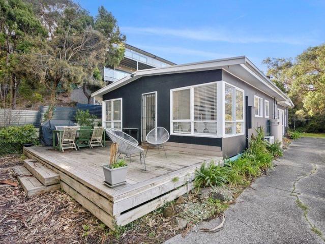 IDEALLY LOCATED BEACH SHACK!