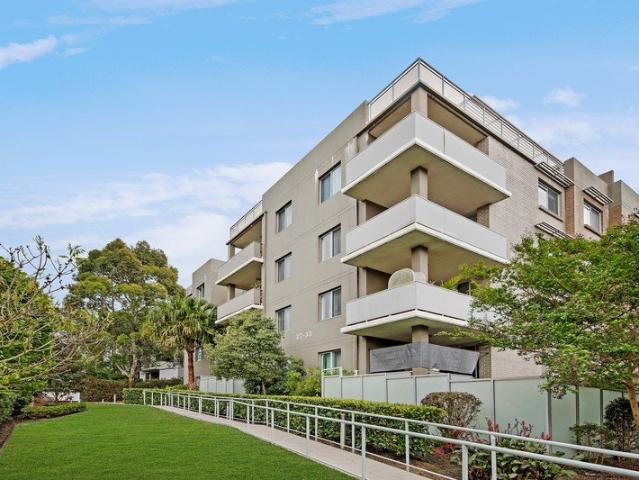 Ideally Located Ground Floor Apartment in the Heart of Roseville