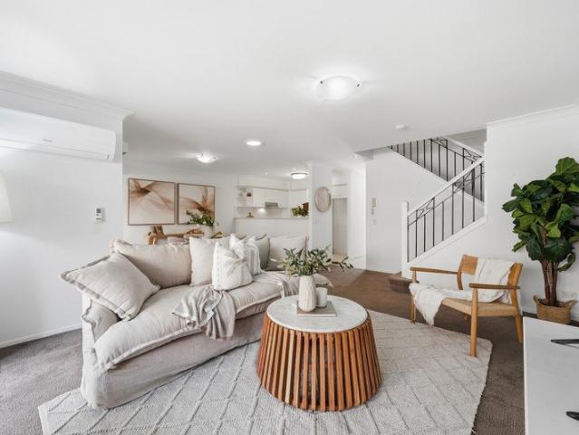 Ideally located in the popular 'Edgewater' complex this 3 bedroom, 2 bathroom villa offers ultimate low maintenance lifestyle