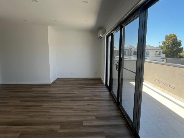 IDEALLY LOCATED MODERN TWO BEDROOM APARTMENT